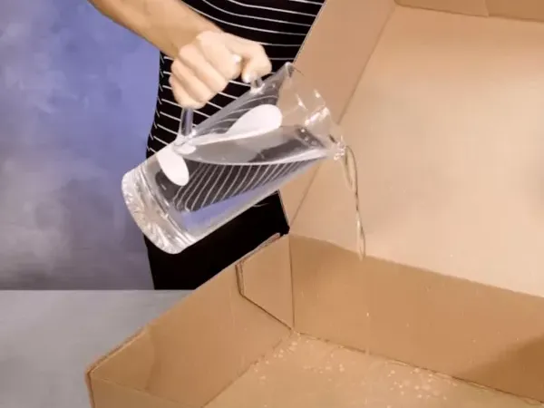Caja de cartón impermeable impregnada de cera